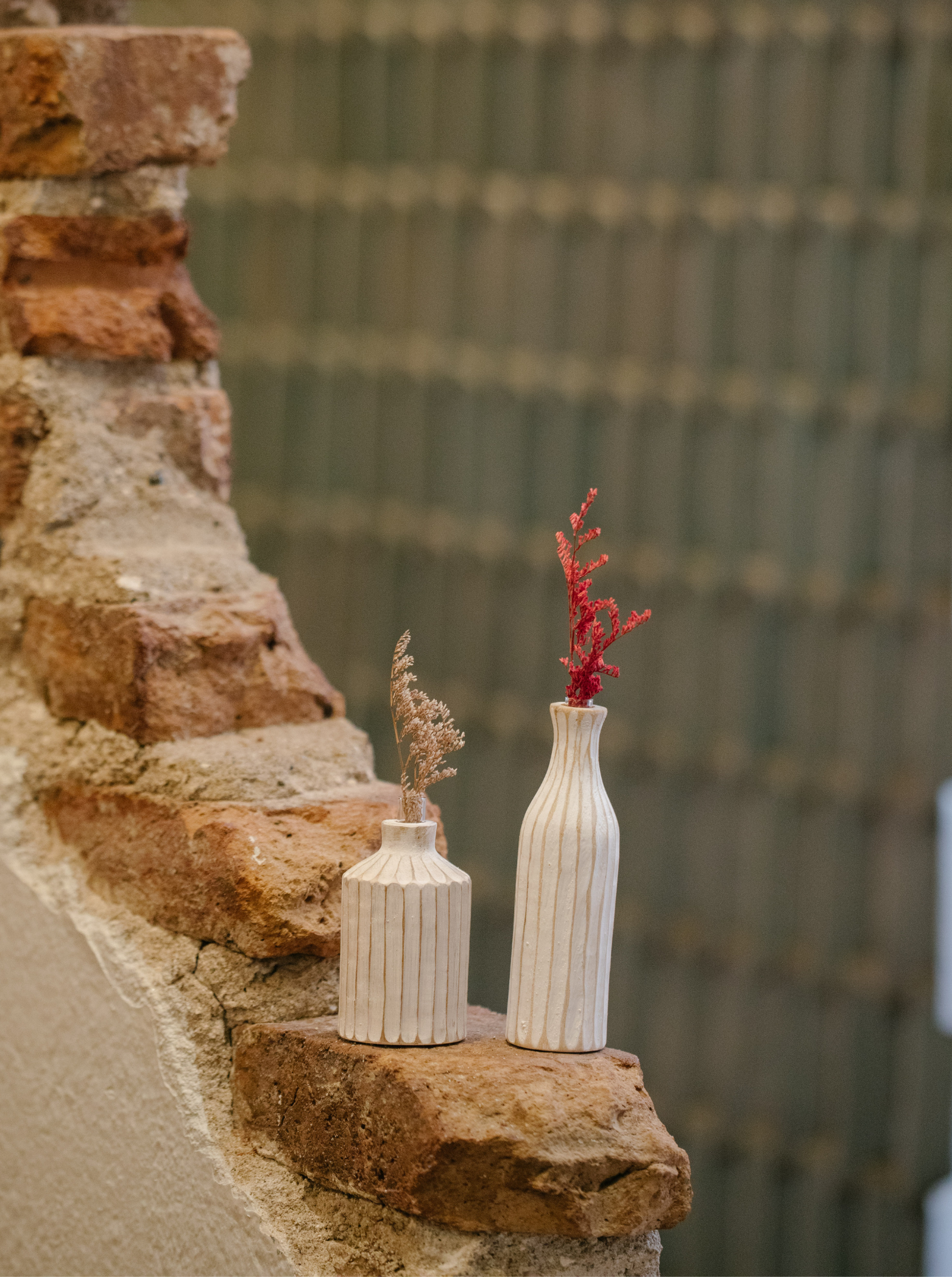 White Shinogi Single-Stem Vase (4 Designs)