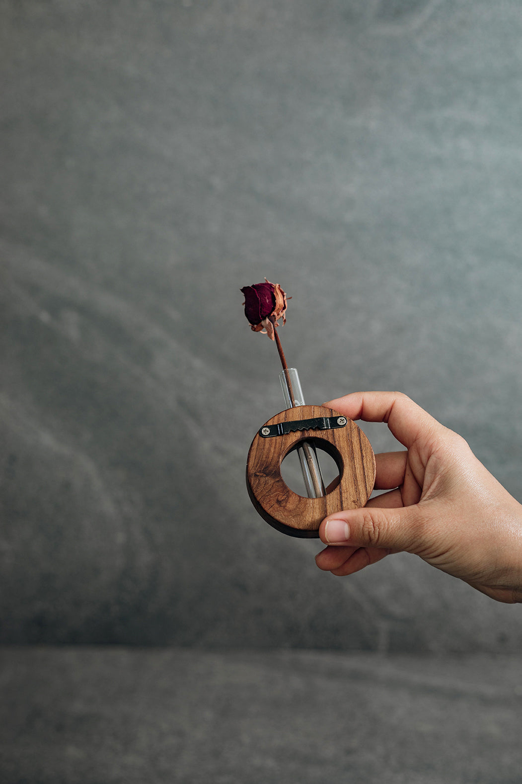 Small Round Wall-Mounted Single-Stem Vase (2 Colors)