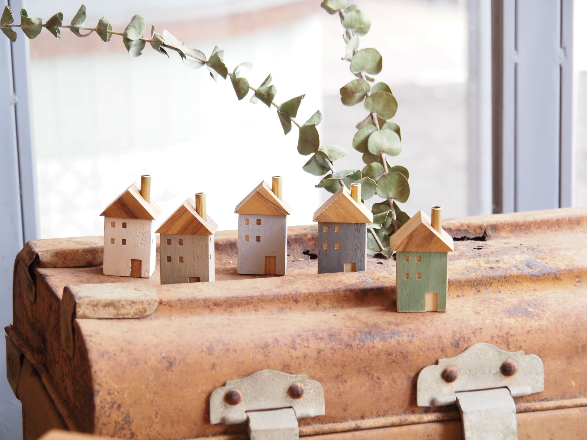 Mini Hand-Carved Wooden House Ornament (5 Colors)