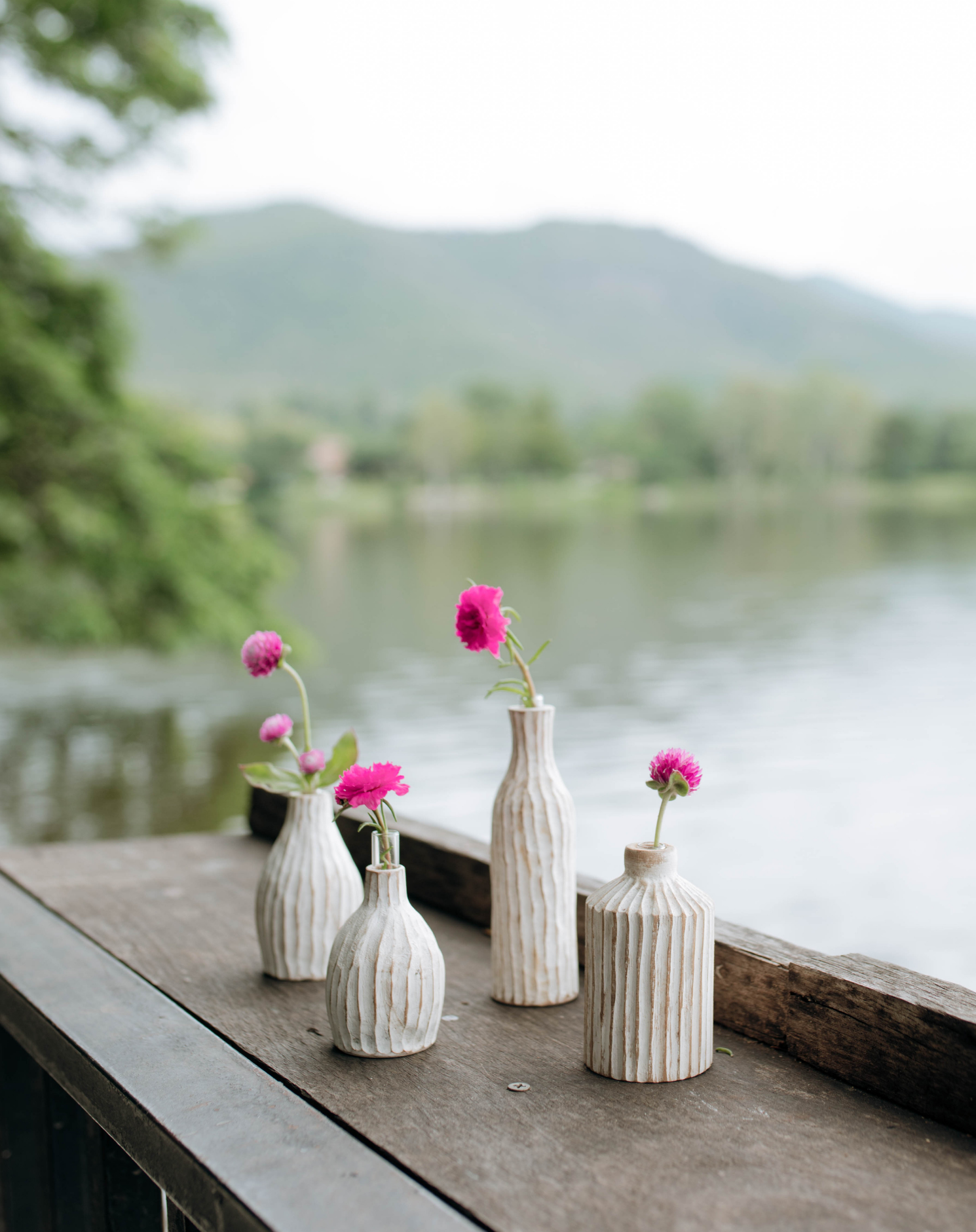 White Shinogi Single-Stem Vase (4 Designs)