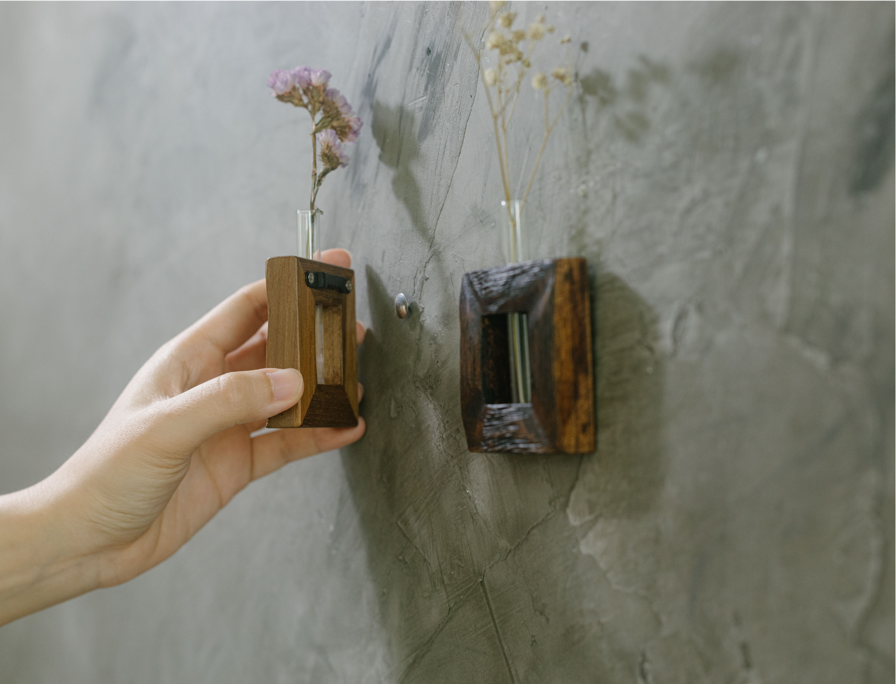 Small Squre Wall-Mounted Single-Stem Vase (2 Colors)