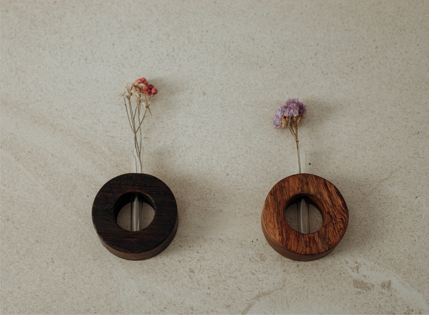 Small Round Wall-Mounted Single-Stem Vase (2 Colors)